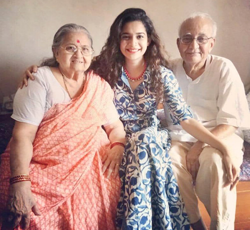 Grandparents Day 2021 : Mithila Palkar ने वीडियो शेयर करके दी Grandparents Day की शुभकामनाएं