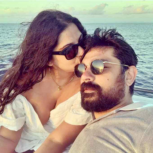 Maldives में honeymoon trip पर दिखा Anil Kapoor की बेटी रिया का बोल्ड अंदाज