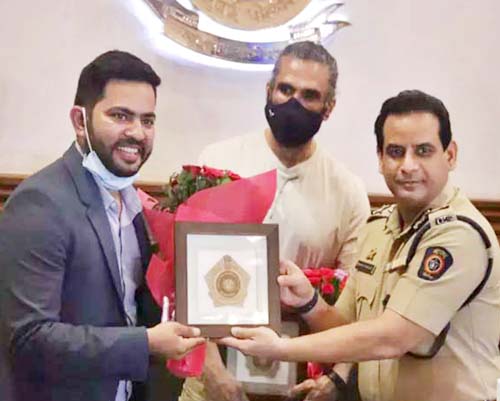 Covid Help: पुलिस की मदद के लिए Sunil Shetty ने बांटे 800 एयर प्यूरीफायर