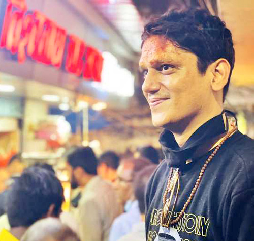 Vijay Varma डॉर्लिंग्स की शूटिंग खत्म करने के बाद अगले प्रोजेक्ट के लिए Varanasi पहुंचे