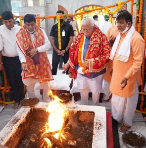 For the happiness and prosperity of the state, CM Manohar Lal worshiped at Mansa Devi temple
