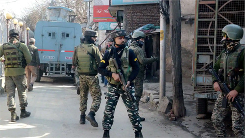 Alert In Kashmir जम्मू-कश्मीर में सुरक्षा बलों को टारगेट करने की फिराक में हाइब्रिड आतंकी, दिवाली पर आत्मघाती हमले का अंदेशा