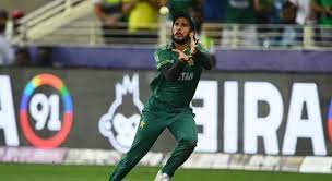 Hasan Ali Drop Catch of Matthew Wade: हसन अली ने छोड़ा मैथ्यू वेड का कैच, पाकिस्तान के हाथों छूटा जीता हुआ मैच