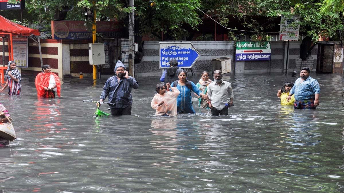 Weather Tamilnadu बारिश से बेहाल तमिलनाडु, घरों को नुकसान, कई लोग बेघर