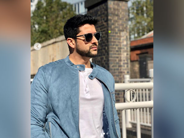 Viral Video Of Aftab Shivdasani spotted at airport