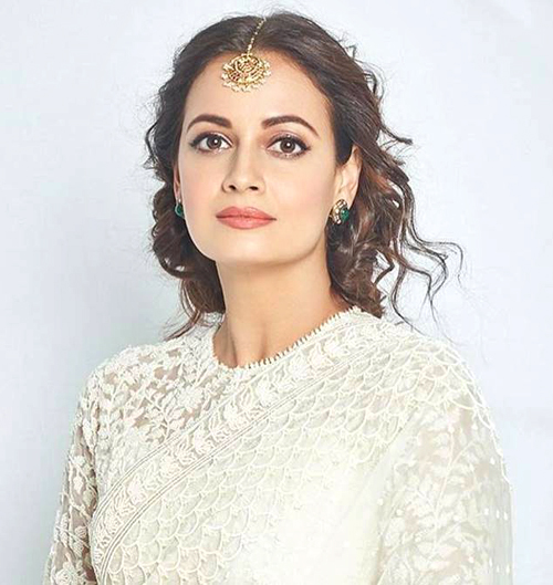 Dia Mirza Birthday पहली फिल्म से ही सबको बना लिया था अपना दीवाना