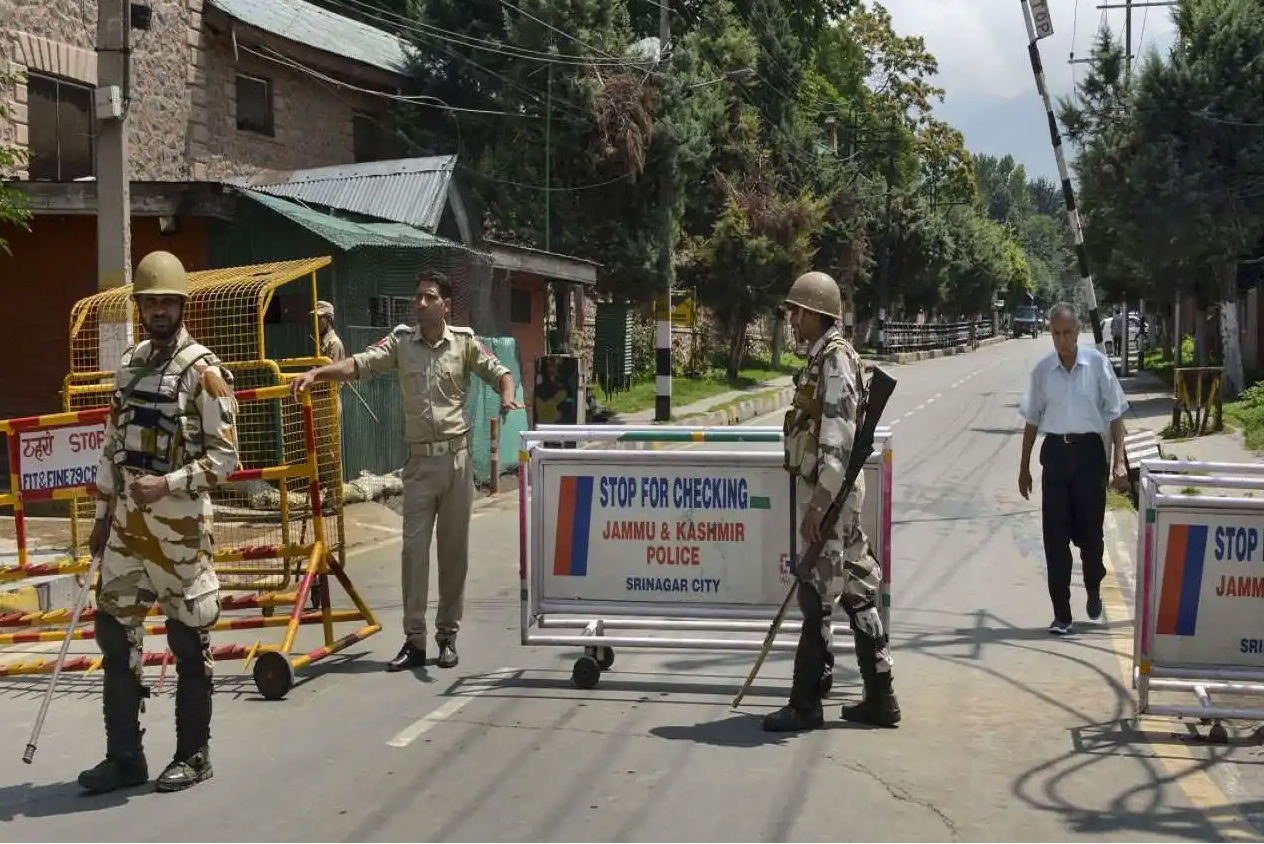 Jammu and Kashmir News लश्कर-ए-तैयबा का कुख्यात आतंकी गिरफ्तार