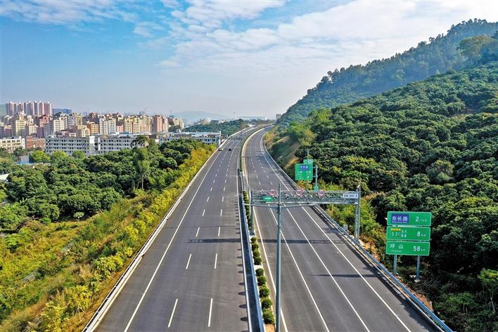 Ganga Expressway: गंगा एक्सप्रेस वे पर आई बड़ी खबर, महाकुंभ से पहले होगा यह काम