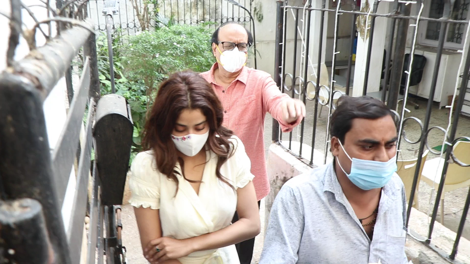 Janhvi Kapoor Spotted At A Clinic In Juhu