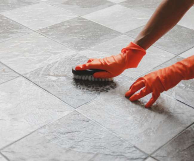 Quickly Clean The Tiles Ranging From Tea to Inkचाय से लेकर इंक तक के टाइल्स पर लगे दागों को झट से करें साफ