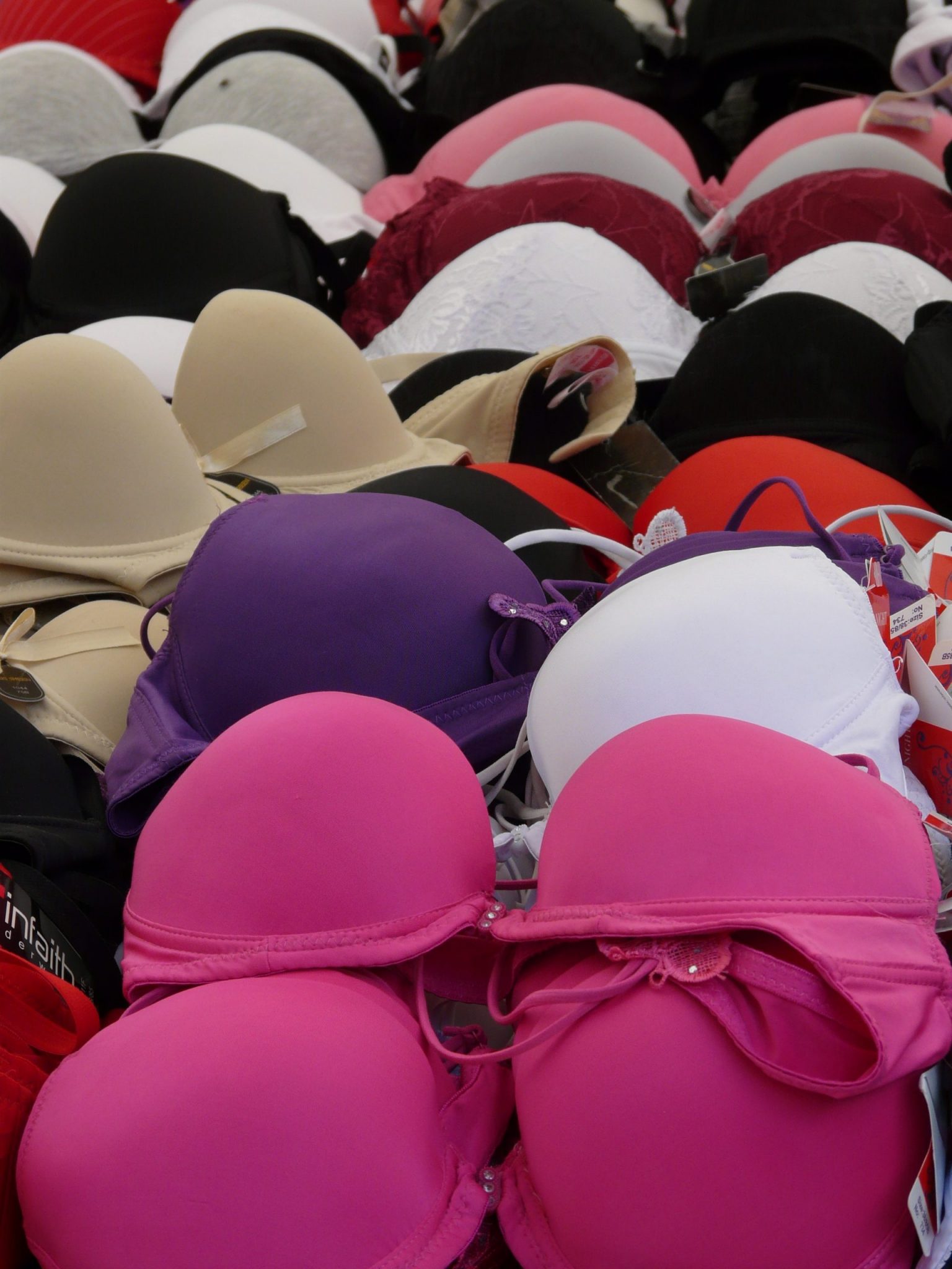 Advantages And Disadvantages Of Wearing A Bra: क्या 24 घंटे तक ब्रा पहनने से होता है ब्रेस्ट कैंसर खतरा?