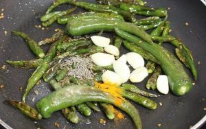 How to make Spicy Chutney of Green Chilli and Garlic