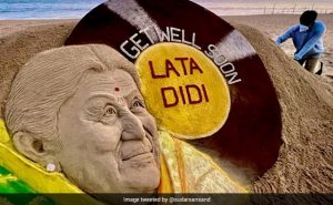 Sand artist Sudarshan Patnaik prays for Lata Mangeshkar's recovery