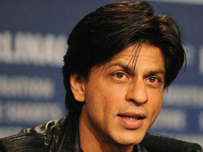 Shahrukh Khan Send Gift to Egypt Fan, भारतीय प्रोफेसर की मदद करने के लिए दिया धन्यवाद