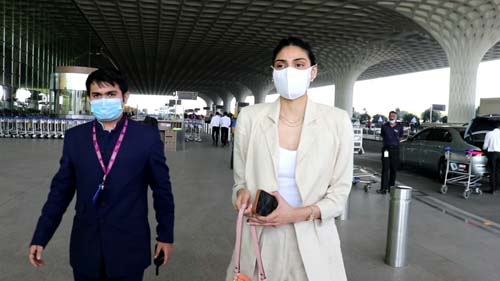 Athiya Shetty Spotted at Airport