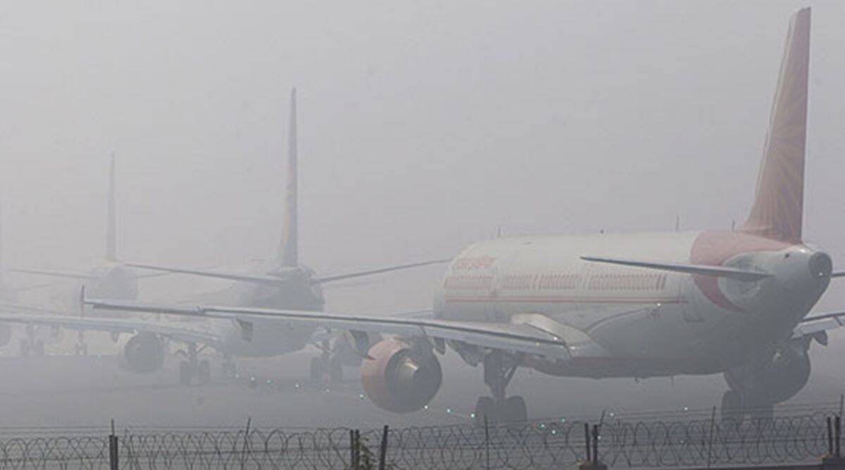 Delhi Flight- Train Delay: कोहरे की मोटी परत ने घटाई विजिबिलिटी, कई ट्रेन और फ्लाइट लेट 