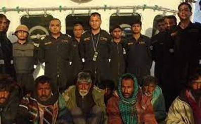 तटरक्षकों ने यासीन में सवार 10 पाकिस्तानियों को दबोचा