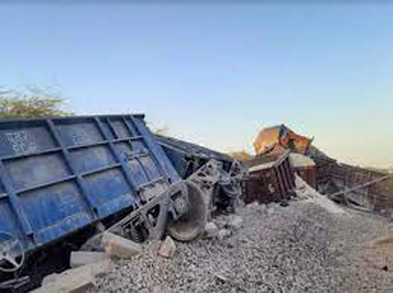 Goods Train Derailed in Jaisalmer हादसे के बाद पटरी हुई क्षतिग्रस्त रेलवे ने की कई ट्रेनें रद