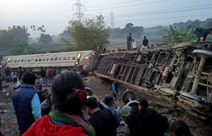 Bikaner Guwahati Express Derailed 12 bogies of train derail in Bengal 5 killed many injured