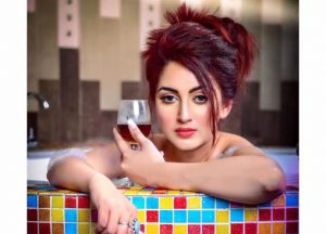 Surbhi Mehendru HD Wallpaper for Mobile