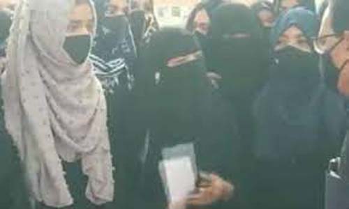 Hijab Controversy Now Reached At MP : कर्नाटक के बाद अब मध्यप्रदेश के कॉलेज में बैन हुआ हिजाब