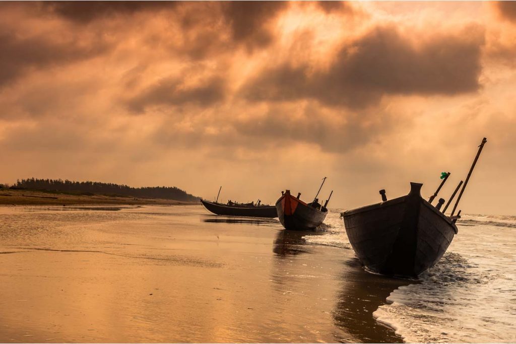 Bangladeshi Fishermen Arrested Off West Bengal Coast पश्चिम बंगाल तट से 88 बांग्लादेशी मछुआरे गिरफ्तार