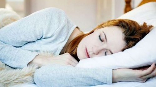 Sleeping In Sweater Side Effects : क्या ऊनी कपड़ों को पहनकर सोने से नुकसान हो सकते है