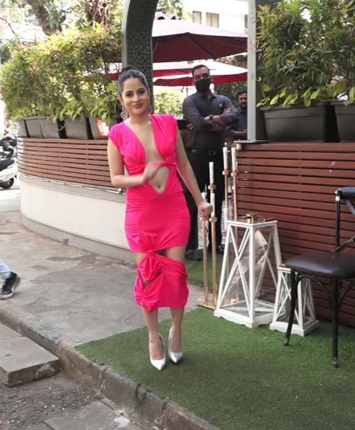 Urfi Javed Spotted At Restaurant Arbab In Bandra For Lunch