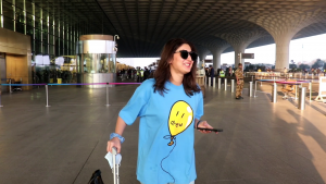 Beautiful Singer Dhvani Bhanushali Spotted at Airport