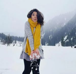 Jennifer Winget Shares Kashmir Vallery Photos