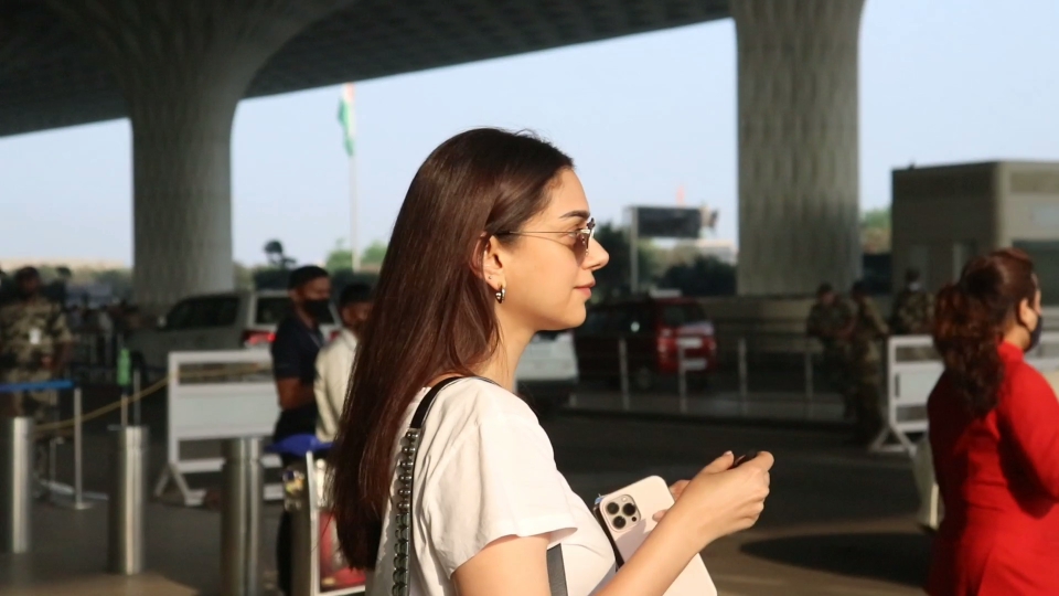 Aditi Rao Hydari And Athiya Shetty Spotted At Airport