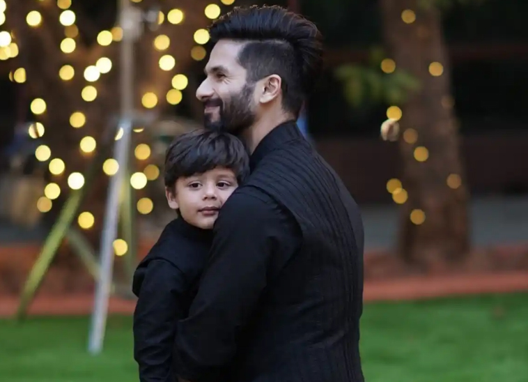 Shahid Kapoor Shared Photo With His Son शाहिद कपूर ने अपने बेटे के साथ ड्रेस में ट्विनिंग की