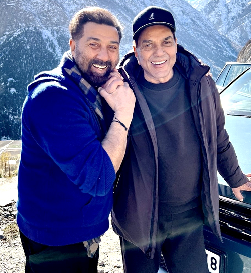 Dharmendra Shares Vacation Photo With Sunny Deol धर्मेंद्र ने लिखा, साथ समय बिताने का मौका मुश्किल से मिलता है