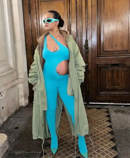 Hollywood Singer Rihanna Baby Bump Photos फैंस ने की जमकर तारीफ