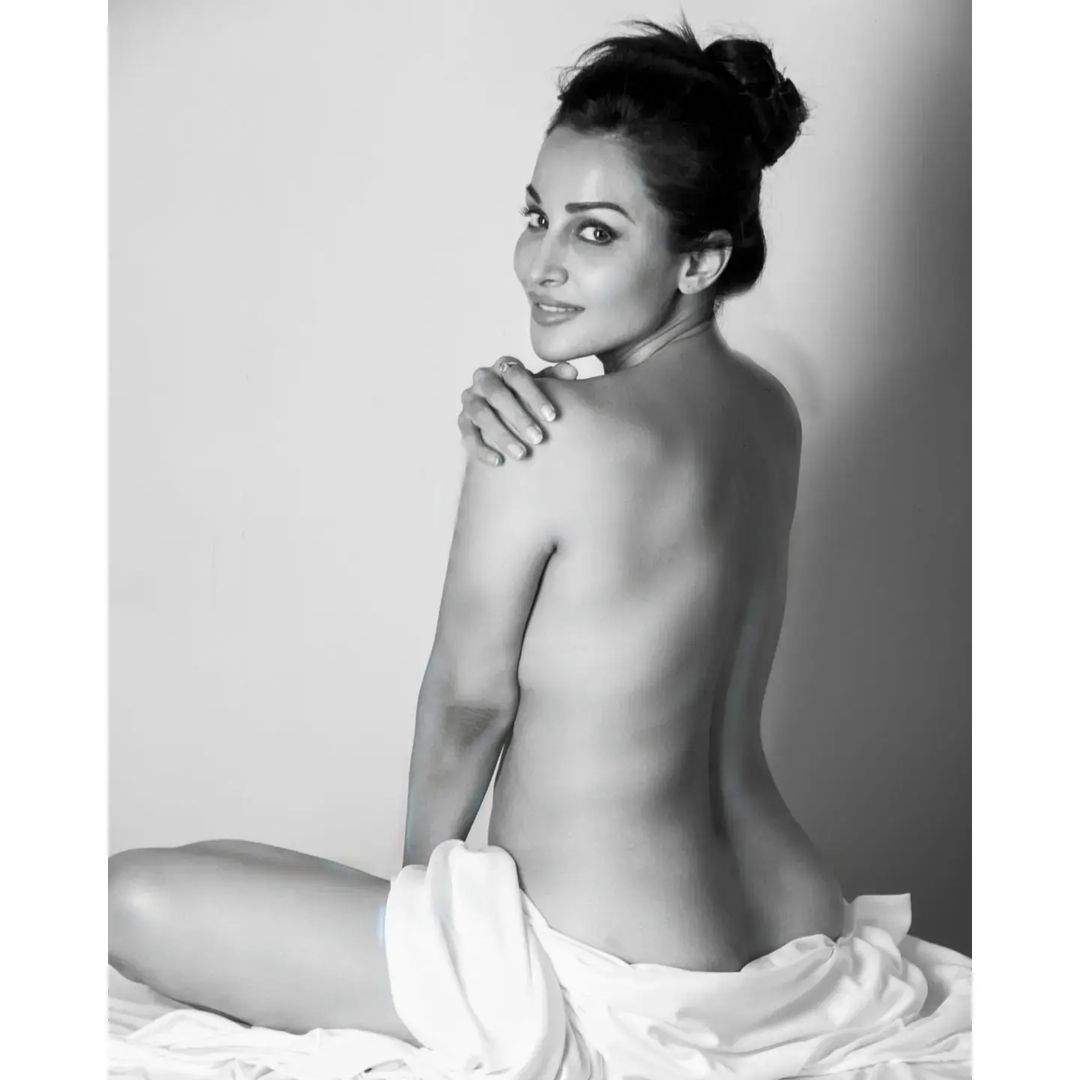 Flora Saini topless pic