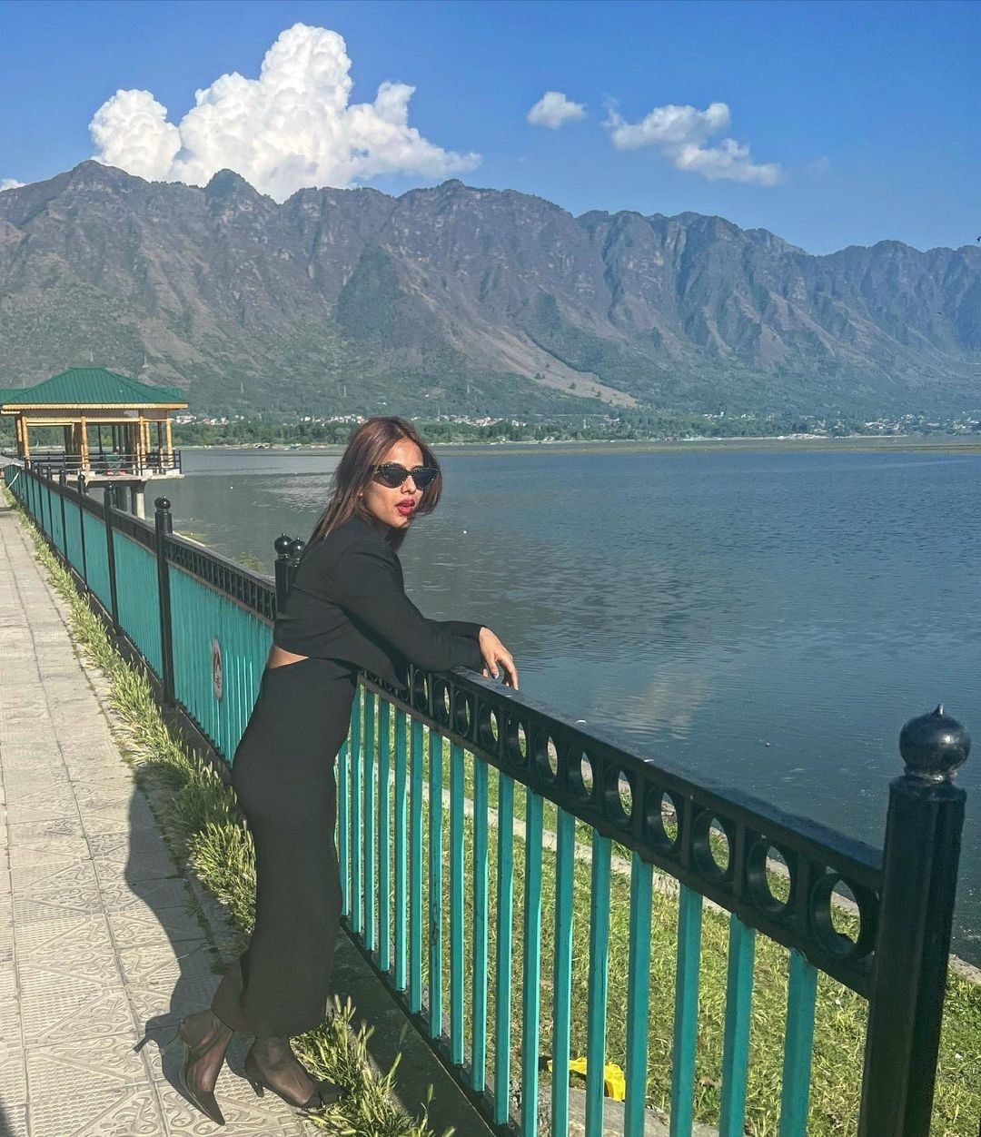 Nia Sharma reached Kashmir