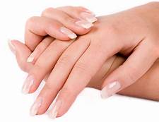 Nail Cleaning Tips नाखूनों की गंदगी और पीलापन हटाने के उपाय