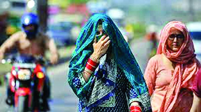 Temperature May go up to 46 Degrees in Delhi Today