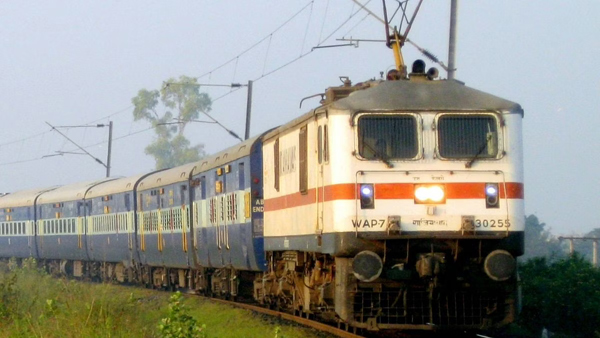two sisters committed suicide by jumping in front of the train