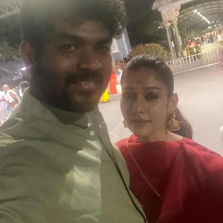 Nayanthara और Vignesh Shivan पहुंचे तिरुपति मंदिर , नई फिल्म काथु वकुला रेंडु काधल के रिलीज़ होते ही लेने पहुंचे आशीर्वाद