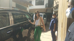 Kriti Sanon Spotted at Nikhil Dwivedi Office Juhu