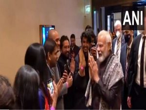 प्रधानमंत्री मोदी का बर्लिन में भारतीयों ने किया जोरदार स्वागत