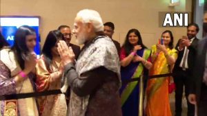 प्रधानमंत्री मोदी का बर्लिन में भारतीयों ने किया जोरदार स्वागत