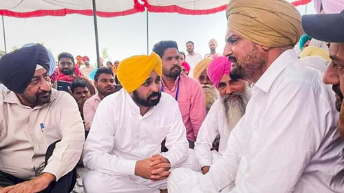 Punjab CM reached Sidhu's house