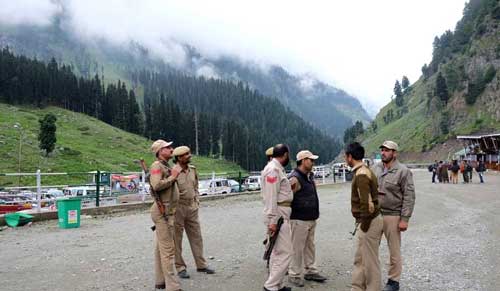 पुलवामा के पंपोर में आतंकियों ने पुलिस सब इंस्पेक्टर को मौत के घाट उतारा, एक महीने में तीसरा मामला आया सामने