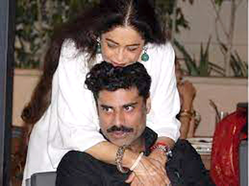 kirron-kher-with-her-son