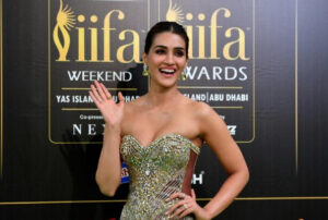  kriti-sanon-won-best-actress-for-her-role.j