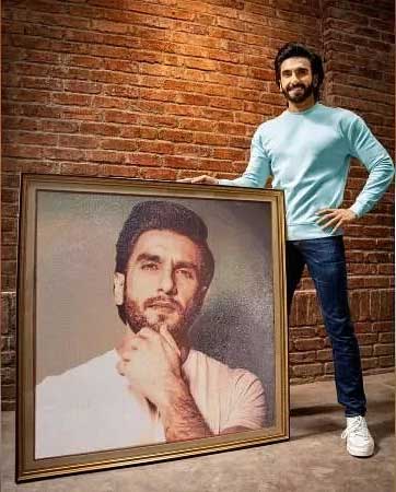 Fan Gift a Picture Made of 1,00,000 Crystals to Ranveer Singh 