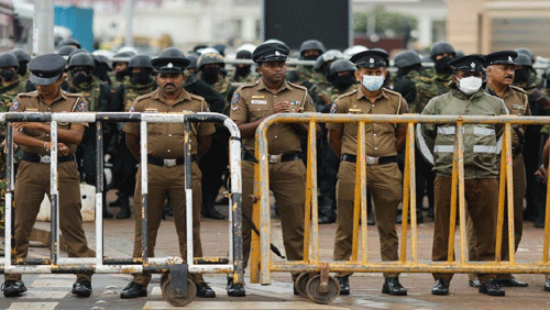 श्रीलंका में प्रदर्शन जारी, झड़पों में 50 घायल, नौ गिरफ्तार