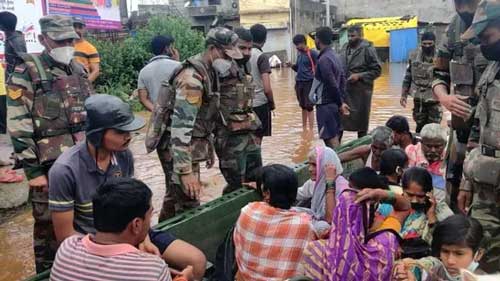 बाढ़ प्रभावित क्षेत्र में महाराष्ट्र सरकार ने तैनात की सेना, अन्य राज्यों में भी अलर्ट जारी